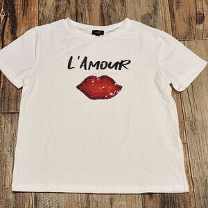 🔸️NWT White w/Red Sequin Lips "L'Amour" Short Sleeve Top Large
